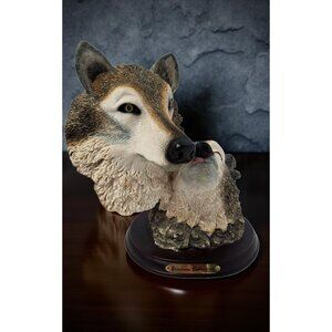 Vintage 90's Giovanni Collection Kissing Wolf Resin Statue wood base Wildlife Co